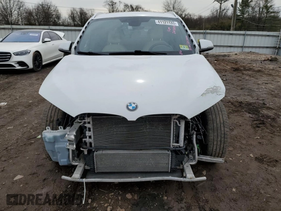 2016 BMW X1 xDrive28i with VIN WBXHT3C36GP884211, listed as a Copart auction lot 41121133 with 62,282 mi miles. Bid and sale history available at carsss.com. Image 5.