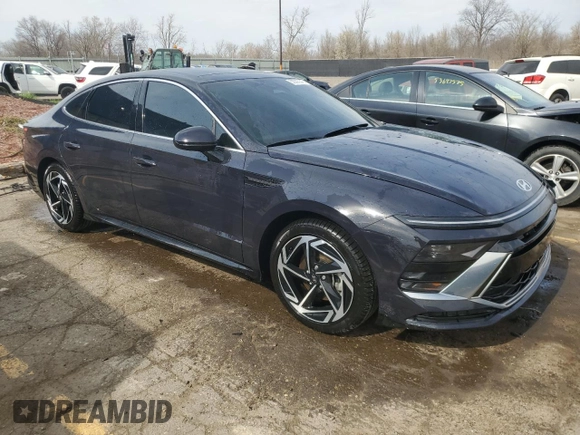 2024 Hyundai Sonata SEL z VIN KMHL14JA2RA409807, wystawiony jako Copart lot #53393045 z przebiegiem 5 661 mil mil oraz Szkoda całkowita • Salvage title. Historia ofert i sprzedaży dostępna na DreamBid. Obrazek 4.