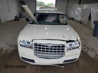 2005 Chrysler 300 300 z VIN 2C3AA43R35H584162, wystawiony jako Copart lot #57164895 z przebiegiem Nie podano mil oraz Szkoda całkowita • Salvage title. Historia ofert i sprzedaży dostępna na DreamBid. Obrazek 5.