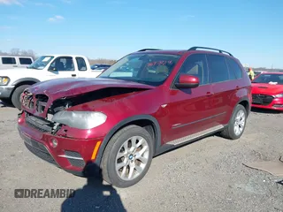 2011 BMW X5 35i with VIN 5UXZV4C52BL413125, listed as a IAAI auction lot 41697824 with 136,828 mi miles. Bid and sale history available at carsss.com. Image 17.
