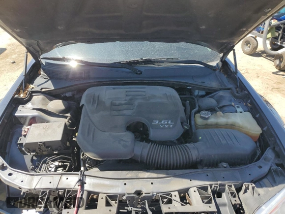 2016 Chrysler 300 Anniversary Edition z VIN 2C3CCAAG5GH269885, wystawiony jako Copart lot #58233085 z przebiegiem 108 570 mil mil oraz Szkoda całkowita • Salvage title. Historia ofert i sprzedaży dostępna na DreamBid. Obrazek 11.