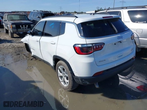 2024 Jeep Compass Latitude with VIN 3C4NJDBN2RT112575, listed as a IAAI auction lot 41730950 with 22,357 mi miles. Bid and sale history available at carsss.com. Image 3.