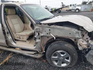 2006 Ford Explorer Limited с VIN 1FMEU75876UA58332, выставлен на аукционе IAAI как лот 41804700 с пробегом 158 388 миль миль и . История ставок и продаж доступна на DreamBid. Изображение 6.