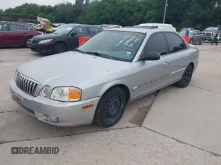 2003 Kia Optima LX z VIN KNAGD128235248556, wystawiony jako IAAI lot #42366002 z przebiegiem 140 904 mil mil oraz . Historia ofert i sprzedaży dostępna na DreamBid. Obrazek 2.