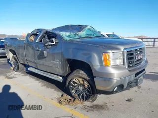 2008 GMC Sierra 2500HD SLT z VIN 1GTHK29648E186639, wystawiony jako IAAI lot #41088003 z przebiegiem 178 568 mil mil oraz . Historia ofert i sprzedaży dostępna na DreamBid. Obrazek 1.