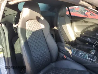 2017 Audi R8 z VIN WUAKBAFX6H7903367, wystawiony jako Copart lot #83113234 z przebiegiem 14 352 mil mil oraz Szkody całkowita. Historia ofert i sprzedaży dostępna na DreamBid. Obrazek 10.