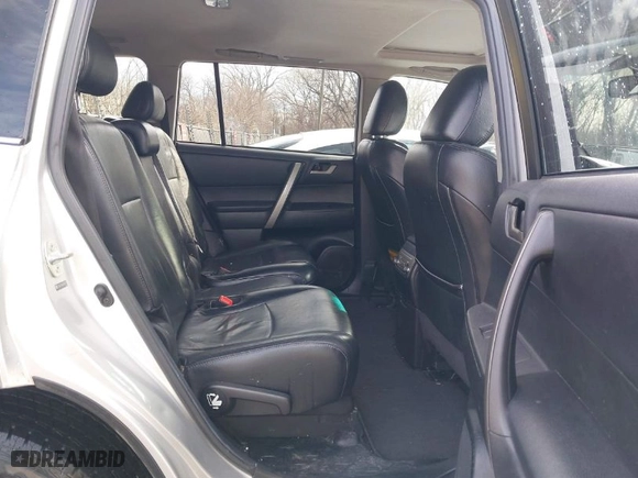 2011 Toyota Highlander with VIN 5TDBK3EH4BS044957, listed as a IAAI auction lot 41696233 with 276,287 mi miles. Bid and sale history available at carsss.com. Image 8.