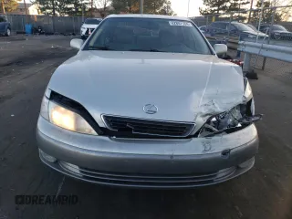 1998 Lexus ES 300 Luxury Sport Sdn with VIN JT8BF28GXW5035496, listed as a Copart auction lot 82807184 with 199,297 mi miles and Salvage Title. Bid and sale history available at carsss.com. Image 5.
