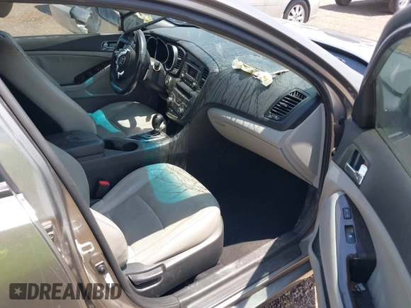 2013 Kia Optima EX z VIN 5XXGN4A7XDG258162, wystawiony jako IAAI lot #42228606 z przebiegiem 129 296 mil mil oraz . Historia ofert i sprzedaży dostępna na DreamBid. Obrazek 5.