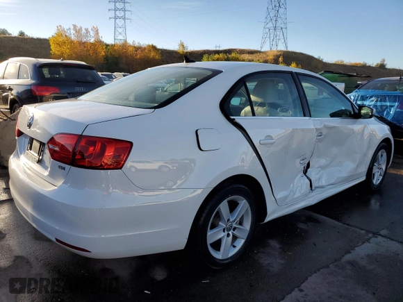2014 Volkswagen Jetta TDI w/Premium with VIN 3VW3L7AJ4EM390185, listed as a Copart auction lot 76391084 with 49,897 mi miles and Salvage title. Bid and sale history available at DreamBid. Image 3.