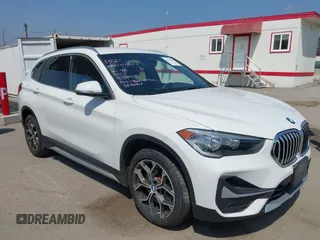2021 BMW X1 sDrive28i z VIN WBXJG7C01M3M73496, wystawiony jako IAAI lot #42132005 z przebiegiem 23 278 mil mil oraz . Historia ofert i sprzedaży dostępna na DreamBid. Obrazek 1.