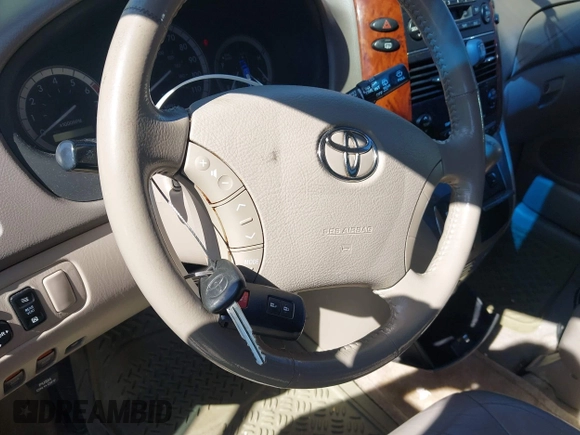 2004 Toyota Sienna XLE with VIN 5TDZA22C24S021779, listed as a IAAI auction lot 42091893 with 155,043 mi miles. Bid and sale history available at carsss.com. Image 11.