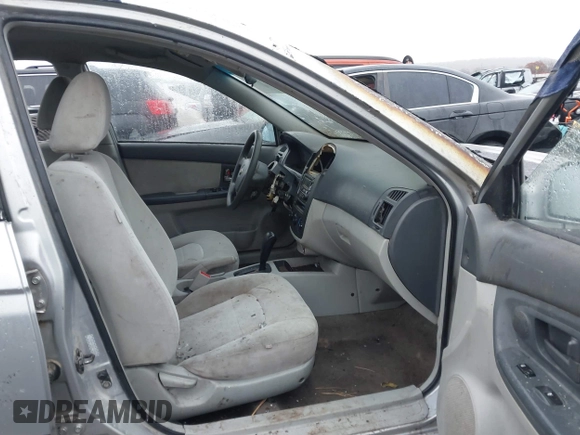 2006 Kia Spectra EX z VIN KNAFE121265284814, wystawiony jako IAAI lot #41025089 z przebiegiem 145 683 mil mil oraz . Historia ofert i sprzedaży dostępna na DreamBid. Obrazek 5.
