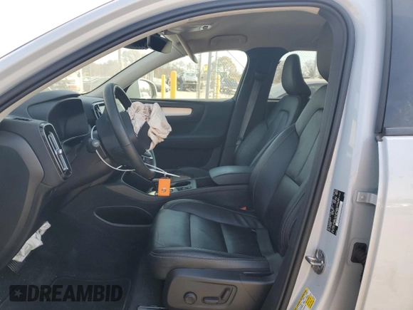 2022 Volvo XC40 Momentum with VIN YV4AC2HK2N2726416, listed as a Copart auction lot 77426764 with 84,997 mi miles and Salvage title. Bid and sale history available at DreamBid. Image 7.