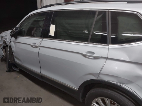 2018 Volkswagen Tiguan SEL with VIN 3VV3B7AX8JM088727, listed as a IAAI auction lot 42639339 with Not provided miles and . Bid and sale history available at DreamBid. Image 13.