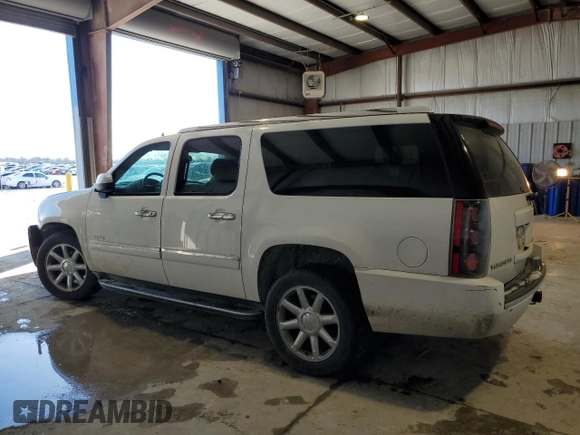 2014 GMC Yukon XL Denali with VIN 1GKS2MEF0ER158546, listed as a Copart auction lot 45124115 with 249,143 mi miles and Salvage Title. Bid and sale history available at carsss.com. Image 2.