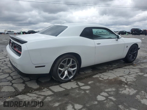 2016 Dodge Challenger R/T Scat Pack z VIN 2C3CDZFJ4GH249479, wystawiony jako Copart lot #49830765 z przebiegiem Nie podano mil oraz Szkody całkowita. Historia ofert i sprzedaży dostępna na DreamBid. Obrazek 3.