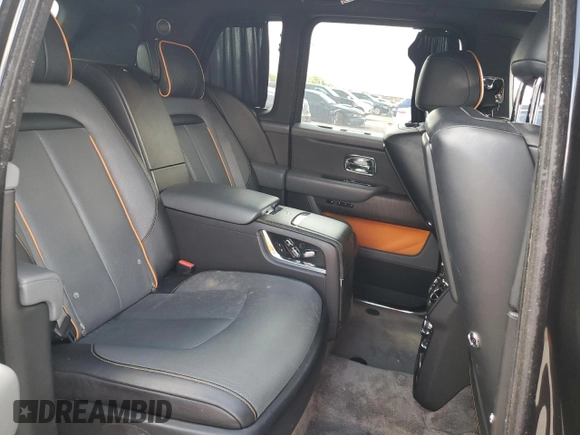 2019 Rolls-Royce Cullinan z VIN SLA689X51KU113872, wystawiony jako Copart lot #65135234 z przebiegiem Nie podano mil oraz Szkody całkowita. Historia ofert i sprzedaży dostępna na DreamBid. Obrazek 11.