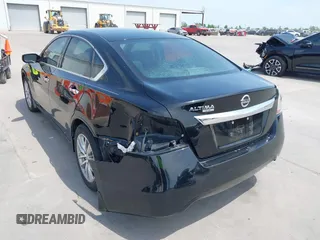 2015 Nissan Altima 2.5 z VIN 1N4AL3AP7FN884738, wystawiony jako IAAI lot #42050899 z przebiegiem 106 111 mil mil oraz . Historia ofert i sprzedaży dostępna na DreamBid. Obrazek 3.