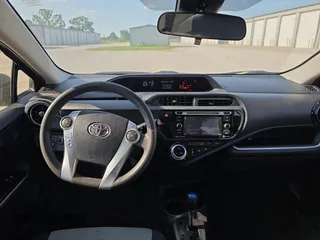2017 Toyota Prius One z VIN JTDKDTB39H1595443, wystawiony jako Copart lot #59630785 z przebiegiem 95 719 mil mil oraz Czysty tytuł • Clean title. Historia ofert i sprzedaży dostępna na DreamBid. Obrazek 9.