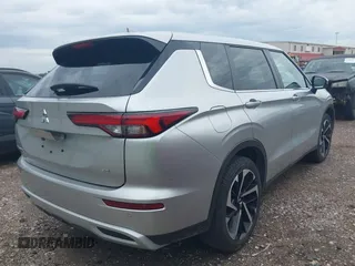 2024 Mitsubishi Outlander SE z VIN JA4J3VA83RZ068485, wystawiony jako IAAI lot #42483073 z przebiegiem 28 120 mil mil oraz . Historia ofert i sprzedaży dostępna na DreamBid. Obrazek 4.