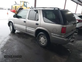 1999 GMC Jimmy SLE with VIN 1GKDT13W7X2529298, listed as a IAAI auction lot 41556249 with 114,750 mi miles. Bid and sale history available at carsss.com. Image 3.