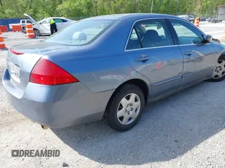 2007 Honda Accord LX z VIN 1HGCM56477A128749, wystawiony jako IAAI lot #42124244 z przebiegiem 224 288 mil mil oraz . Historia ofert i sprzedaży dostępna na DreamBid. Obrazek 4.