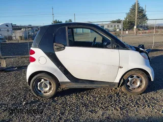 2013 Smart fortwo Pure z VIN WMEEJ3BA5DK703700, wystawiony jako IAAI lot #41431239 z przebiegiem 84 733 mil mil oraz . Historia ofert i sprzedaży dostępna na DreamBid. Obrazek 13.
