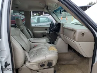 2002 Chevrolet Tahoe LT with VIN 1GNEC13Z32R197071, listed as a Copart auction lot 43734385 with 211,500 mi miles and Salvage Title. Bid and sale history available at carsss.com. Image 7.