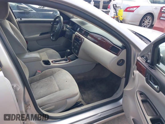 2011 Chevrolet Impala LT Fleet z VIN 2G1WG5EK7B1318047, wystawiony jako IAAI lot #42575614 z przebiegiem 240 435 mil mil oraz . Historia ofert i sprzedaży dostępna na DreamBid. Obrazek 5.