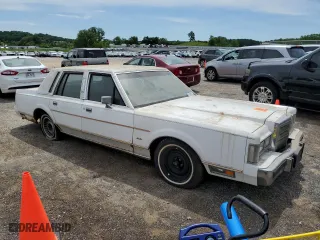 1989 Lincoln Town Car with VIN 1LNBM81F1KY658361, listed as a Copart auction lot 58558244 with 85,349 mi miles and Non Repairable. Bid and sale history available at carsss.com. Image 4.