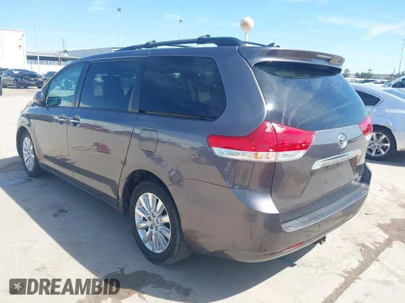 2011 Toyota Sienna XLE with VIN 5TDDK3DC7BS003186, listed as a IAAI auction lot 41701839 with 165,878 mi miles. Bid and sale history available at carsss.com. Image 3.