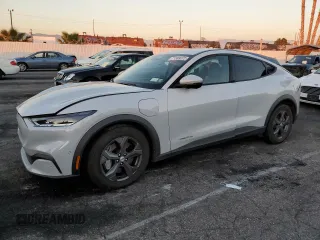 2021 Ford Mustang Mach-E Select z VIN 3FMTK1SS9MMA35016, wystawiony jako Copart lot #71589072 z przebiegiem Nie podano mil oraz . Historia ofert i sprzedaży dostępna na DreamBid. Obrazek 1.