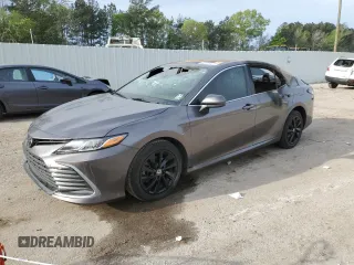 2023 Toyota Camry LE z VIN 4T1C11AK2PU160167, wystawiony jako Copart lot #49076425 z przebiegiem Nie podano mil oraz Szkoda całkowita • Salvage title. Historia ofert i sprzedaży dostępna na DreamBid. Obrazek 1.