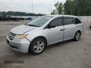 2013 Honda Odyssey LX z VIN 5FNRL5H24DB028859, wystawiony jako Copart lot #54360685 z przebiegiem 221 734 mil mil oraz Szkoda całkowita • Salvage title. Historia ofert i sprzedaży dostępna na DreamBid. Obrazek 1.