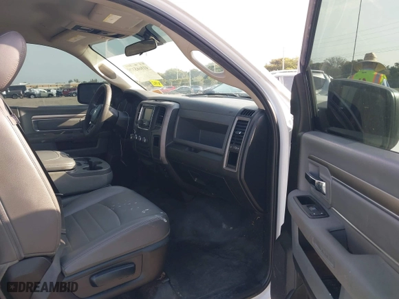 2019 Ram 1500 Classic Tradesman with VIN 3C6JR6DG2KG502762, listed as a IAAI auction lot 41866537 with 234,549 mi miles. Bid and sale history available at carsss.com. Image 5.