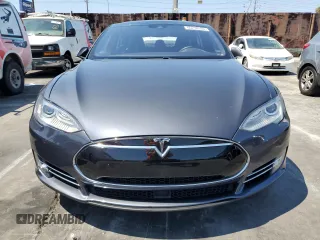 2016 Tesla Model S 90D z VIN 5YJSA1E22GF136325, wystawiony jako Copart lot #65238105 z przebiegiem 182 196 mil mil oraz Szkoda całkowita • Salvage title. Historia ofert i sprzedaży dostępna na DreamBid. Obrazek 5.