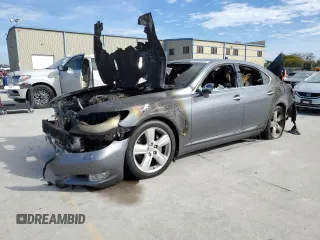2012 Lexus LS 460 z VIN JTHBL5EF8C5110617, wystawiony jako Copart lot #82825844 z przebiegiem Nie podano mil oraz Szkody całkowita. Historia ofert i sprzedaży dostępna na DreamBid. Obrazek 1.