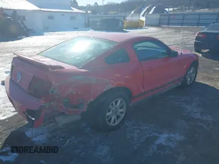 2006 Ford Mustang Standard with VIN 1ZVFT80N465261264, listed as a IAAI auction lot 41629083 with 85,945 mi miles. Bid and sale history available at carsss.com. Image 4.