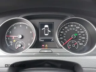 2019 Volkswagen Golf S z VIN 3VWH17AU1KM505617, wystawiony jako IAAI lot #41659236 z przebiegiem 37 964 mil mil oraz . Historia ofert i sprzedaży dostępna na DreamBid. Obrazek 7.