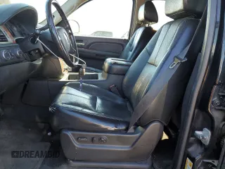 2007 Chevrolet Suburban LTZ with VIN 3GNFK16Y37G183267, listed as a Copart auction lot 79305854 with 256,147 mi miles and Salvage Title. Bid and sale history available at DreamBid. Image 7.