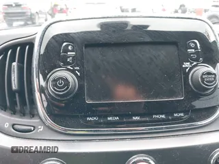 2017 FIAT 500e z VIN 3C3CFFGE5HT697541, wystawiony jako IAAI lot #42139647 z przebiegiem 61 623 mil mil oraz . Historia ofert i sprzedaży dostępna na DreamBid. Obrazek 19.