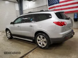 2012 Chevrolet Traverse 1LT z VIN 1GNKVGED5CJ150531, wystawiony jako Copart lot #53890675 z przebiegiem 187 702 mil mil oraz Czysty tytuł • Clean title. Historia ofert i sprzedaży dostępna na DreamBid. Obrazek 2.