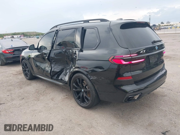 2024 BMW X7 xDrive40i z VIN 5UX23EM01R9V59412, wystawiony jako IAAI lot #41890300 z przebiegiem 11 867 mil mil oraz . Historia ofert i sprzedaży dostępna na DreamBid. Obrazek 3.