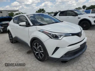 2018 Toyota C-HR XLE z VIN NMTKHMBX7JR035814, wystawiony jako Copart lot #56830125 z przebiegiem 106 843 mil mil oraz Czysty tytuł • Clean title. Historia ofert i sprzedaży dostępna na DreamBid. Obrazek 4.