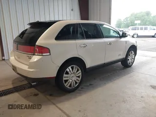2009 Lincoln MKX z VIN 2LMDU88C79BJ05133, wystawiony jako IAAI lot #42268132 z przebiegiem 225 092 mil mil oraz . Historia ofert i sprzedaży dostępna na DreamBid. Obrazek 4.