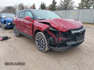 2024 Chevrolet Blazer RS z VIN 3GNKBKRS1RS219856, wystawiony jako IAAI lot #41646667 z przebiegiem 11 947 mil mil oraz . Historia ofert i sprzedaży dostępna na DreamBid. Obrazek 1.