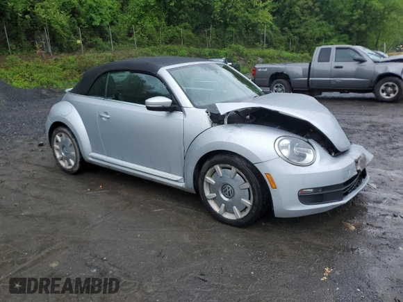 2013 Volkswagen Beetle 2.5L w/Sound/Nav z VIN 3VW5P7ATXDM812019, wystawiony jako Copart lot #56921485 z przebiegiem Nie podano mil oraz Szkoda całkowita • Salvage title. Historia ofert i sprzedaży dostępna na DreamBid. Obrazek 4.