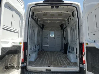 2024 Ford Transit Cargo z VIN 1FTBR2X8XRKA11725, wystawiony jako Copart lot #57682345 z przebiegiem 53 975 mil mil oraz Czysty tytuł • Clean title. Historia ofert i sprzedaży dostępna na DreamBid. Obrazek 11.