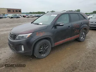 2014 Kia Sorento LX z VIN 5XYKT4A68EG435599, wystawiony jako Copart lot #58269715 z przebiegiem Nie podano mil oraz Czysty tytuł • Clean title. Historia ofert i sprzedaży dostępna na DreamBid. Obrazek 1.